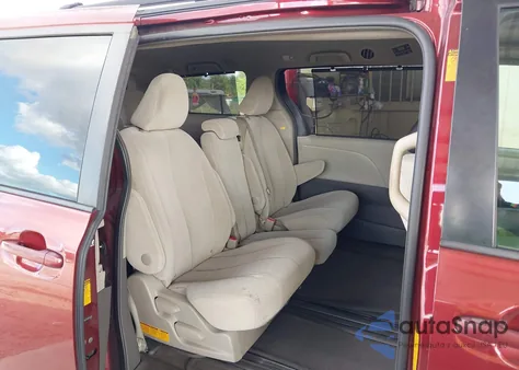 2013 Toyota Sienna Le V6 8 Passenger z USA, uszkodzony, nr VIN 5TDKK3DC3DS349519